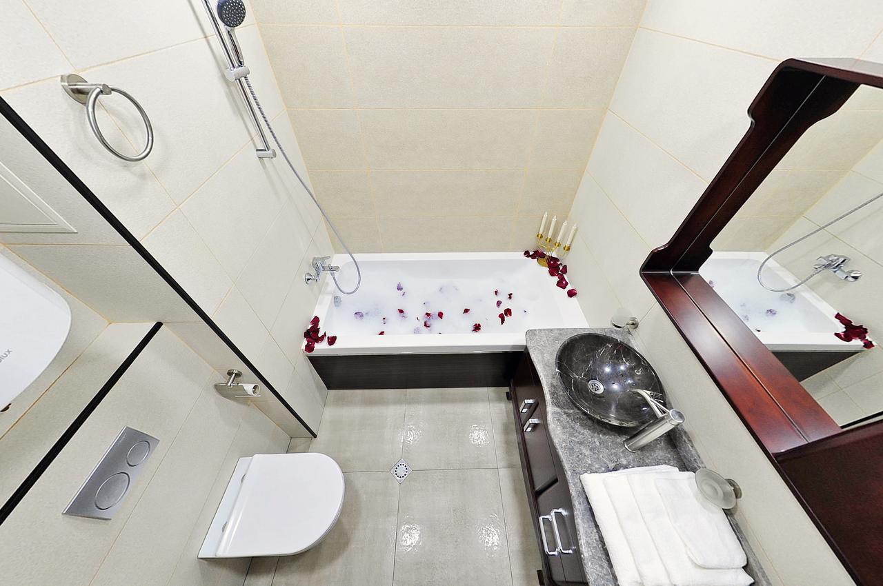Bliss Apartaments On The 22Nd Floor バトゥーミ エクステリア 写真