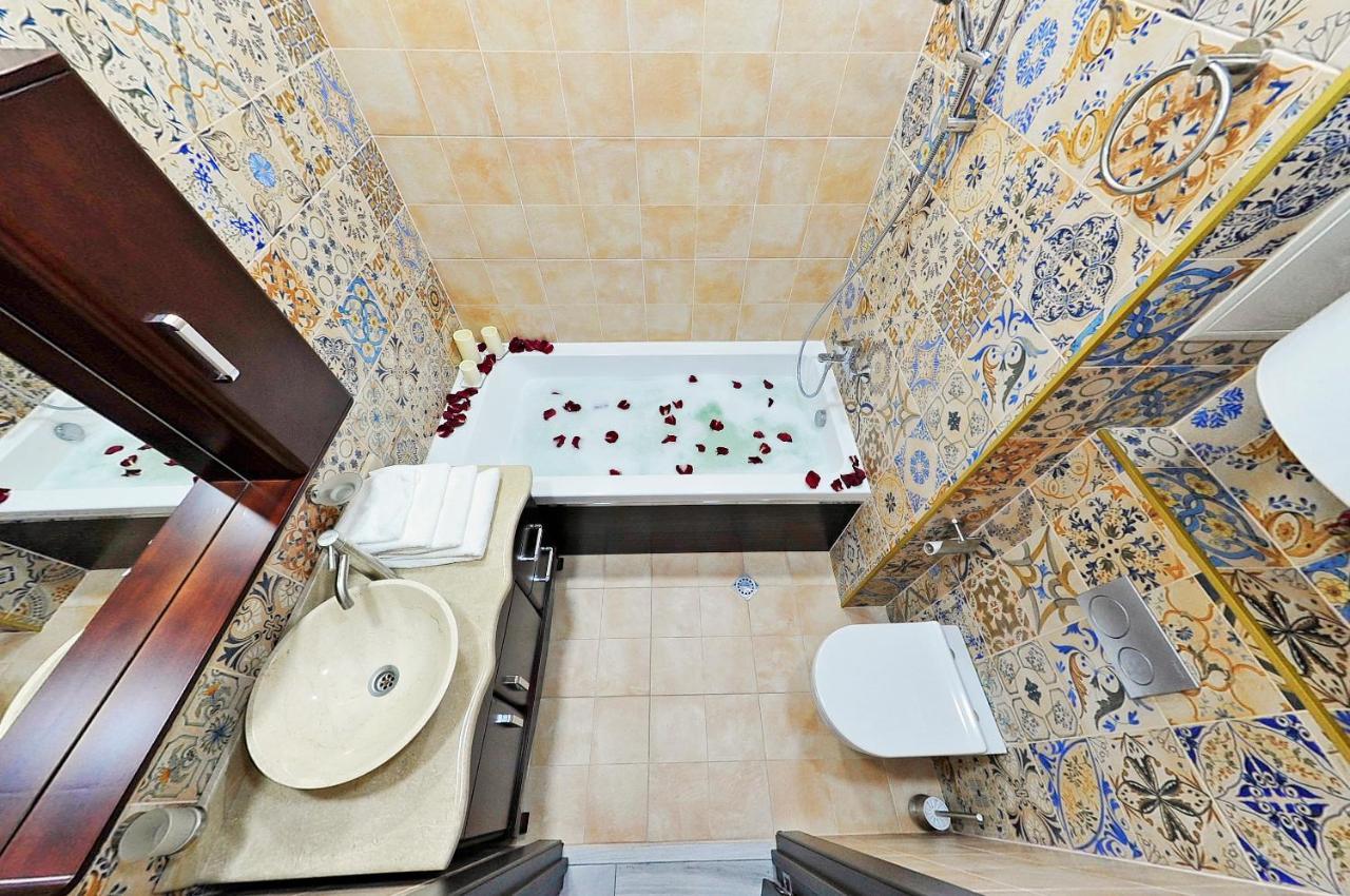 Bliss Apartaments On The 22Nd Floor バトゥーミ エクステリア 写真