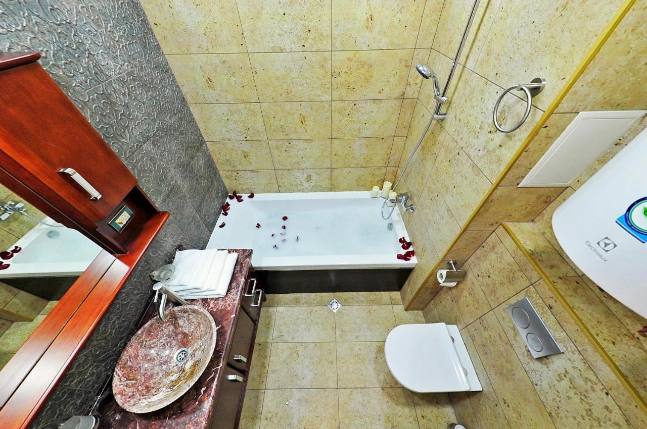 Bliss Apartaments On The 22Nd Floor バトゥーミ エクステリア 写真